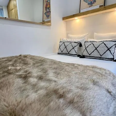 Tiny House De La Serraz Apartment *